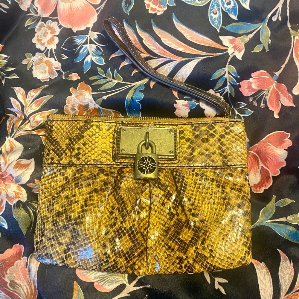 Simply Vera Vera Wang Gold Snakeskin Wristlet